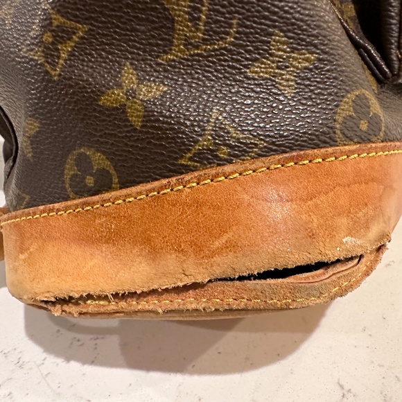 LOUIS VUITTON BACKPACK - Picture 8 of 9